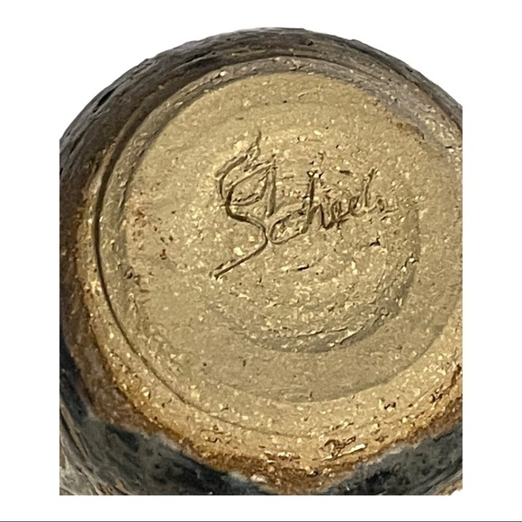 POTTERY mug hand thrown brutalist look combination of glazes artist signed. - Picture 6 of 8